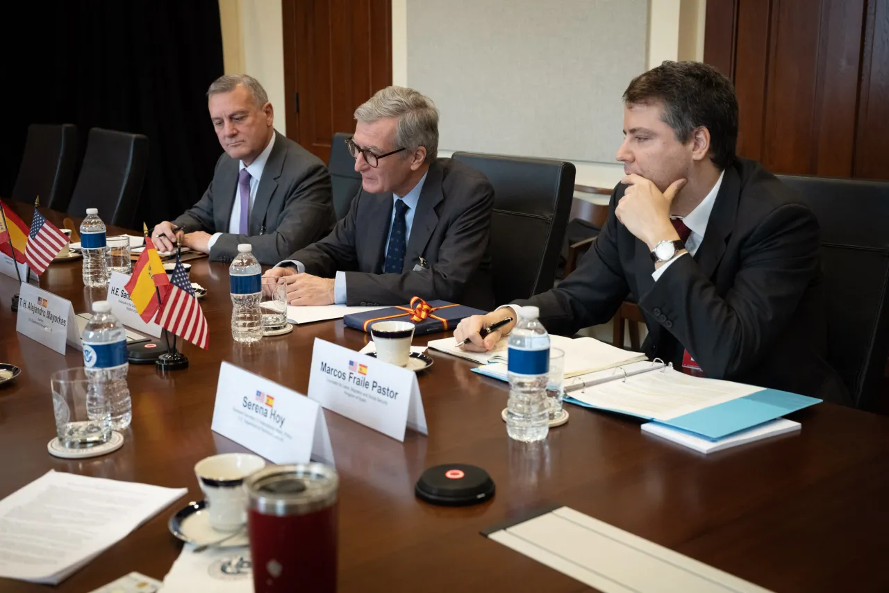 Image: DHS Secretary Alejandro Mayorkas Meets with Spanish Ambassador (006)