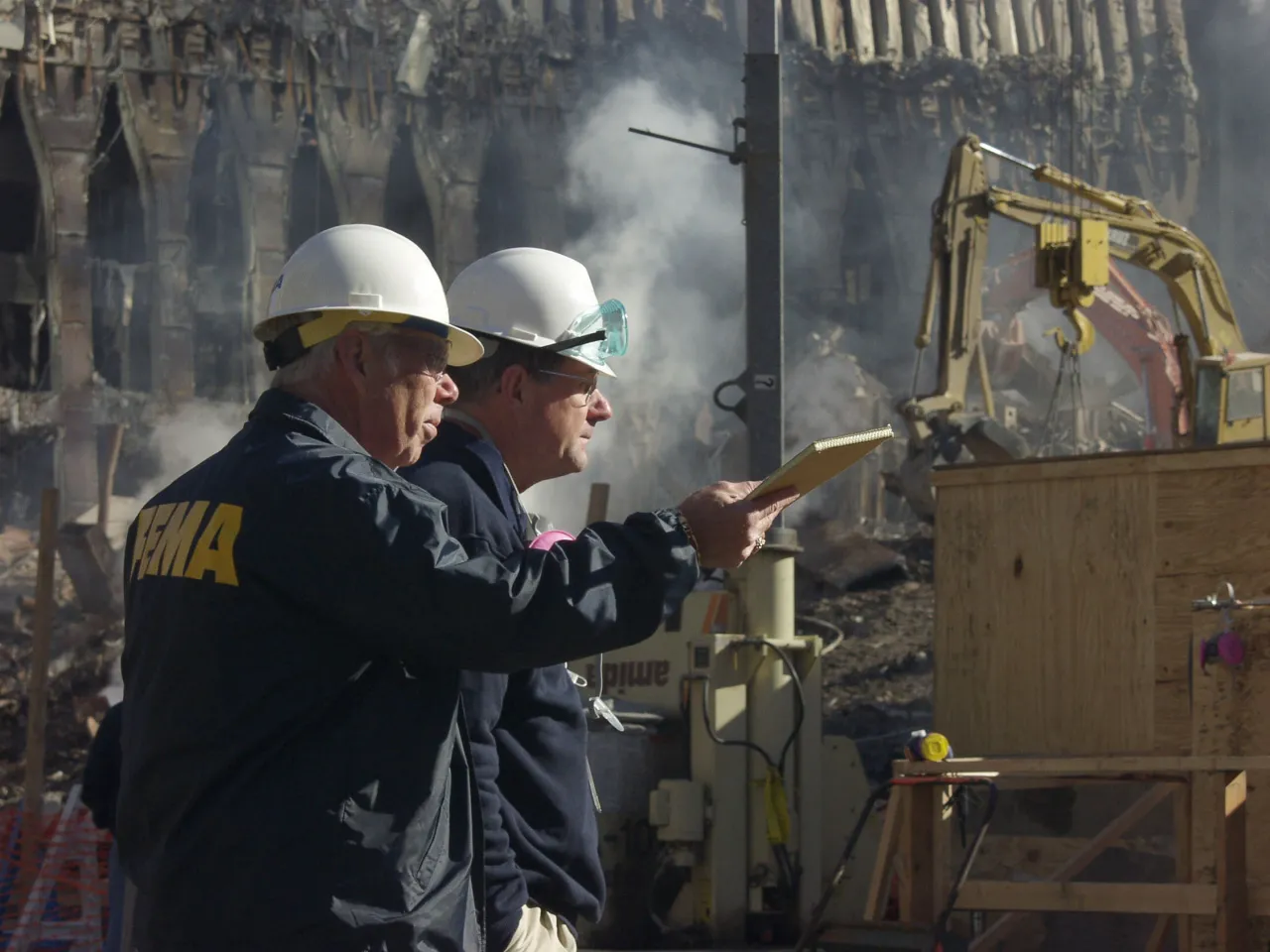 Image: 9/11 FEMA Officials brief on the recovery operations at Ground Zero