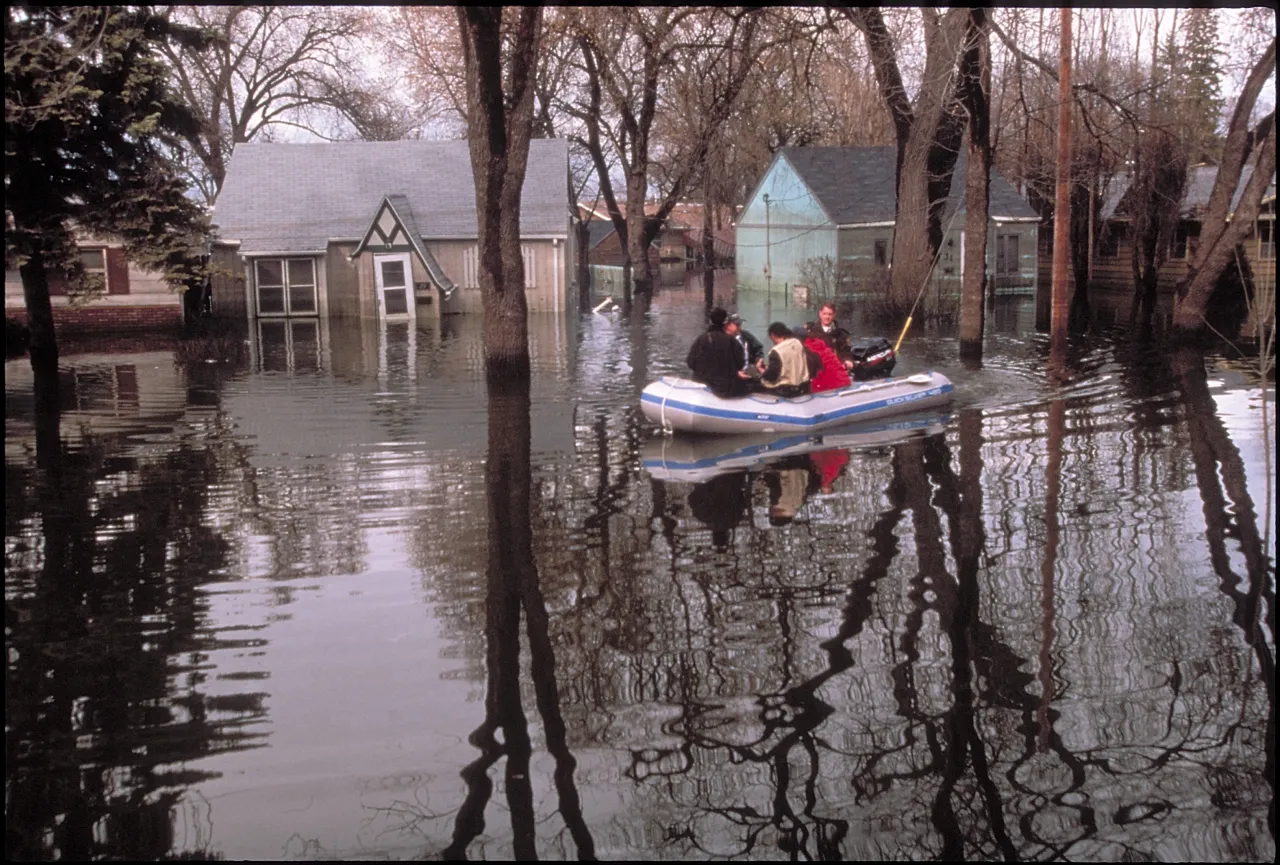 Image: A Search and Rescue team canoes through the Grand Fork neighborhoods