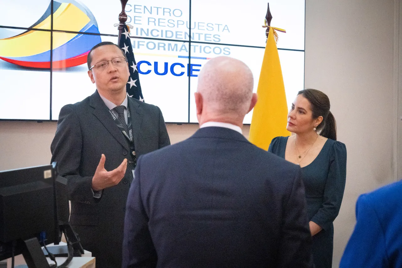 Image: DHS Secretary Alejandro Mayorkas Visits EcuCERT National Cybersecurity Center (004)