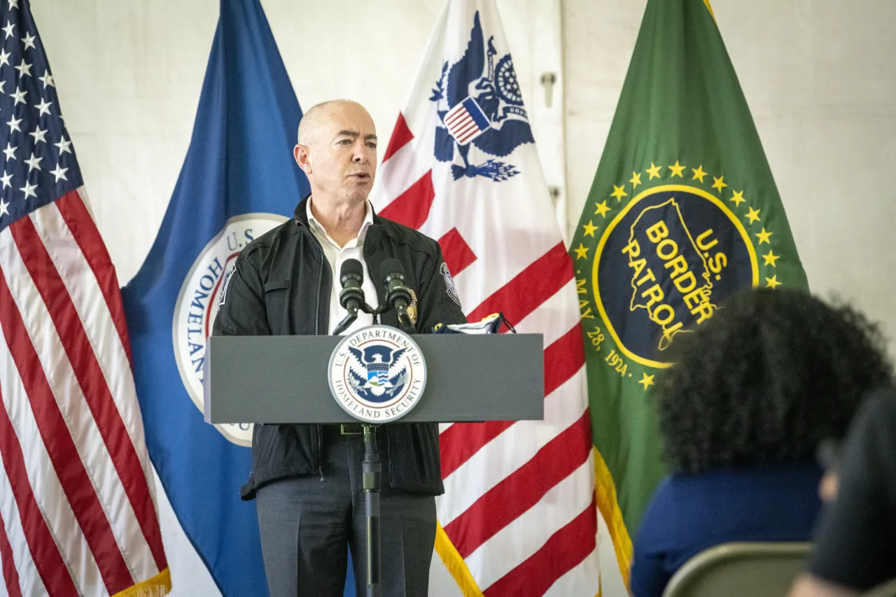 Image: DHS Secretary Alejandro Mayorkas Tours CBP Donna Processing Center (16)