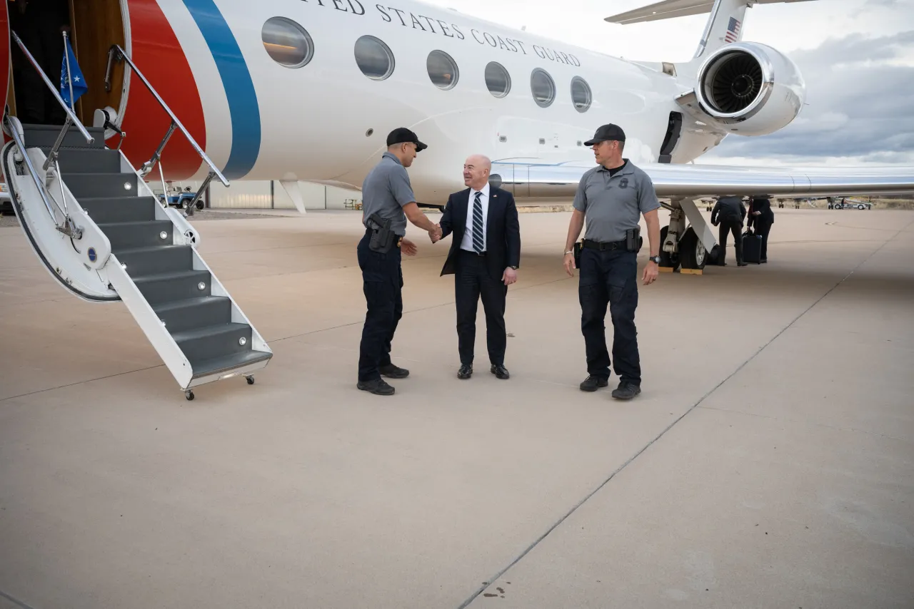 Image: DHS Secretary Alejandro Mayorkas Departed Tucson, Arizona (002)