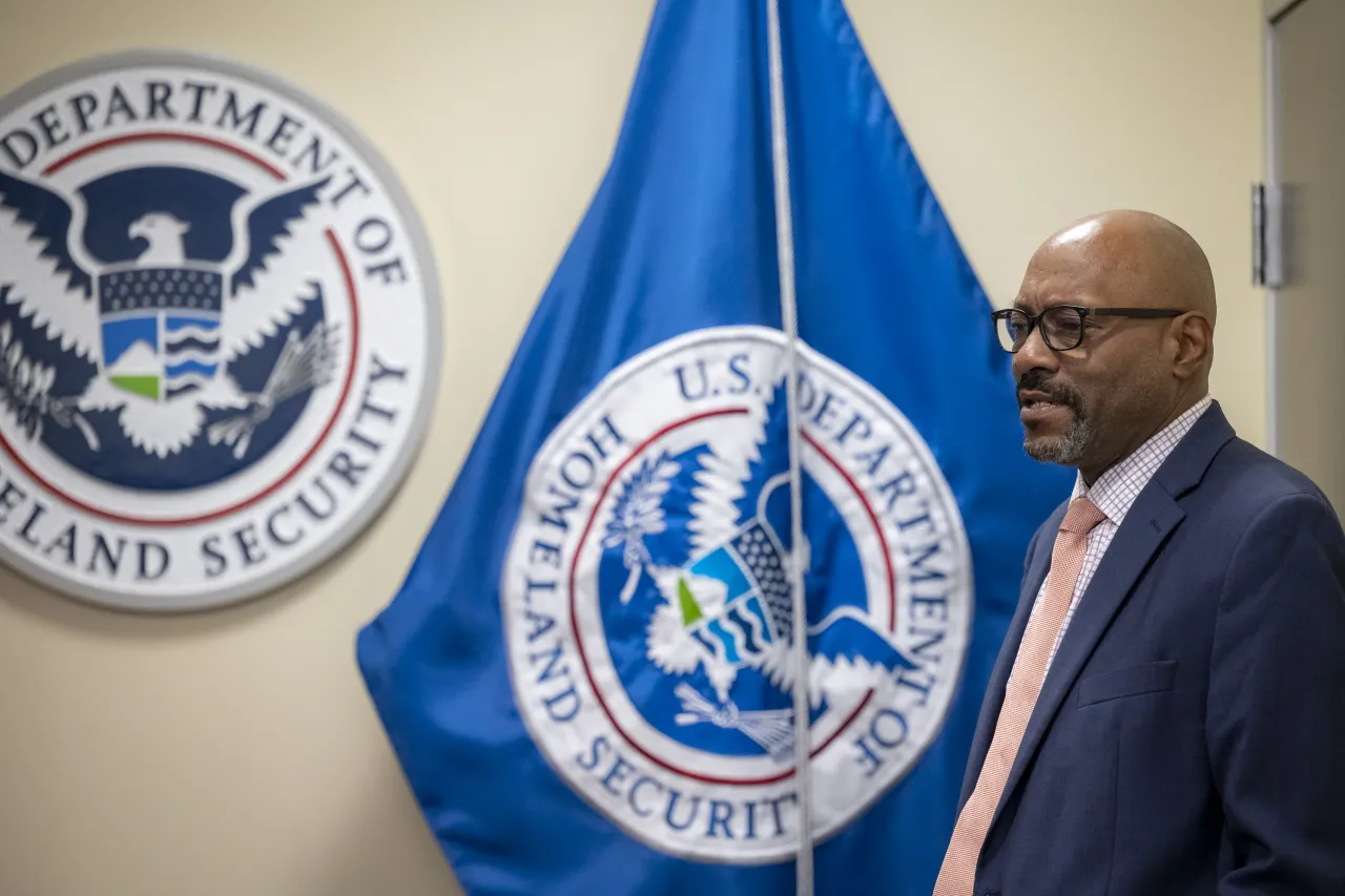 Image: DHS Secretary Alejandro Mayorkas Says Farewell to Acting ICE Director  (008)