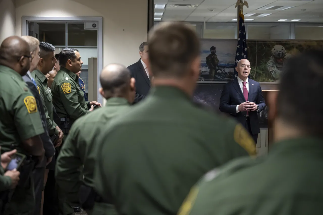 Image: DHS Secretary Alejandro Mayorkas Says Farewell to CBP Deputy Commissioner and Chief Ortiz    (009)