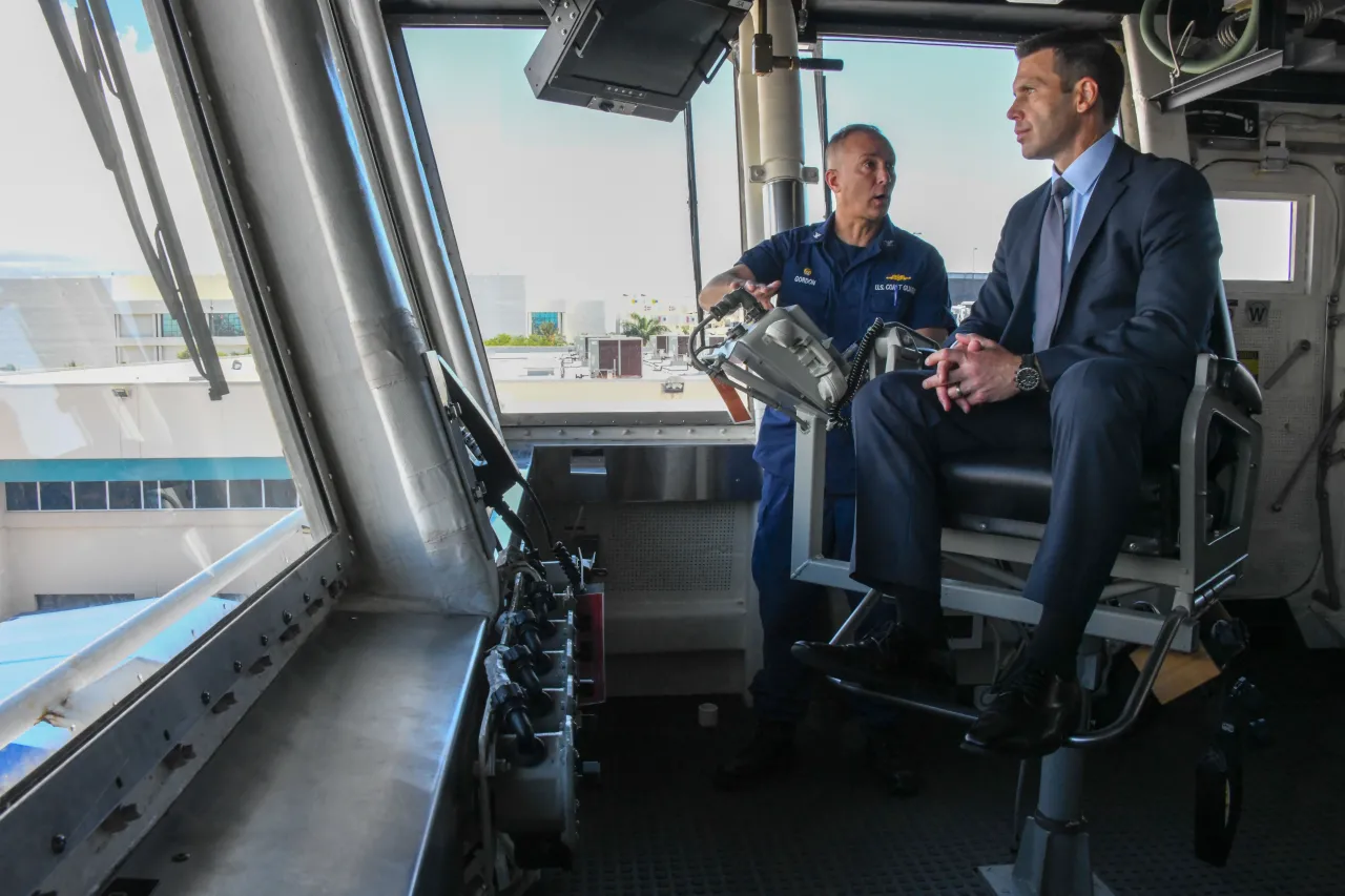 Image: Coast Guard Cutter Hamilton Drug Offload - Crew Visit (20)