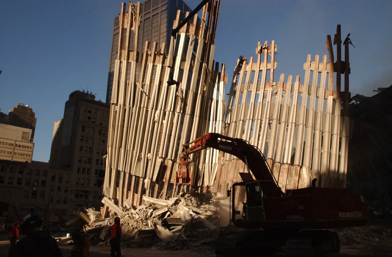 Image: 9/11 - Workers clear debris from the World Trade Center wreckage