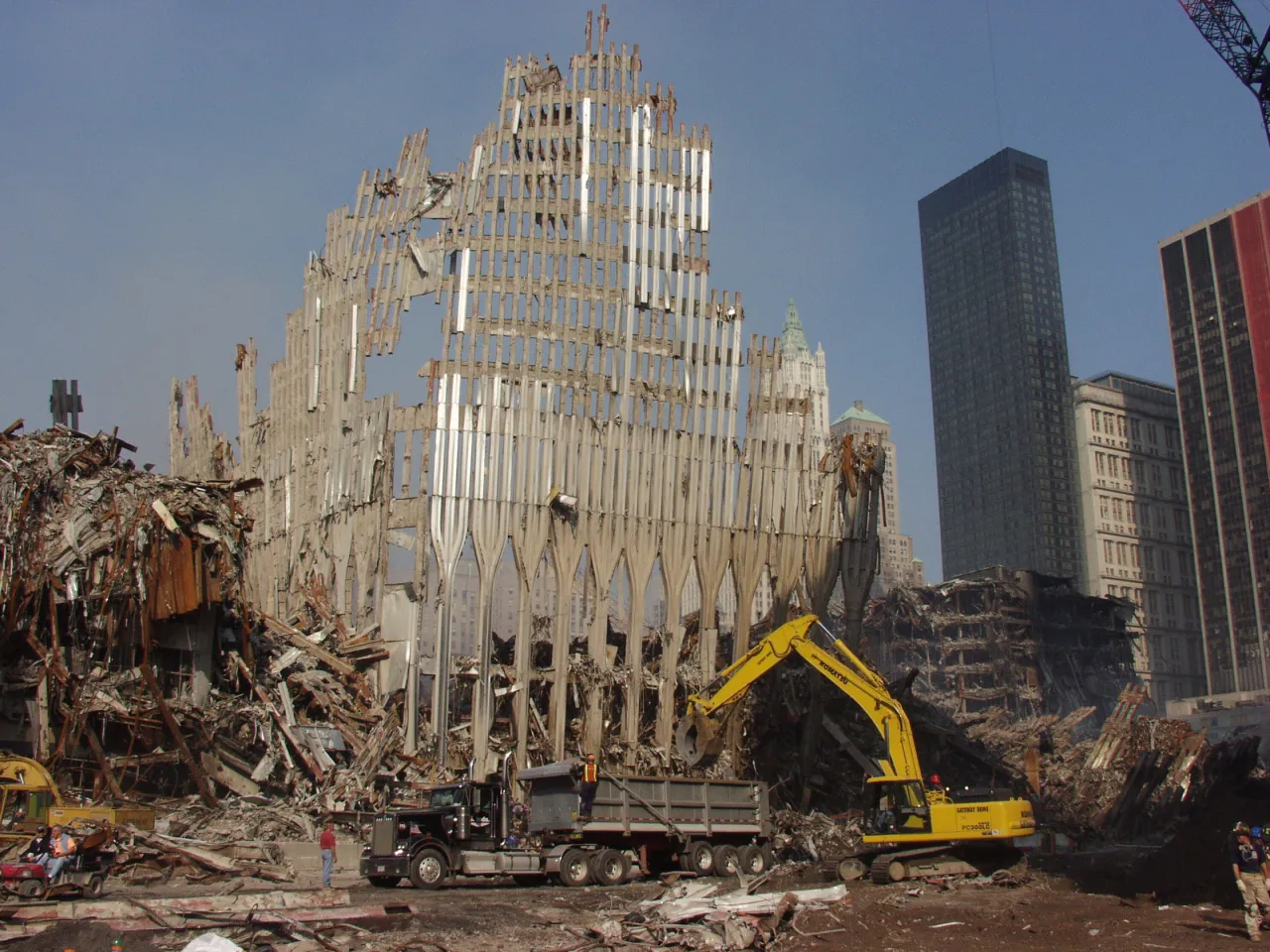 Image: 9/11 - Workers clear debris from the World Trade Center wreckage (2)