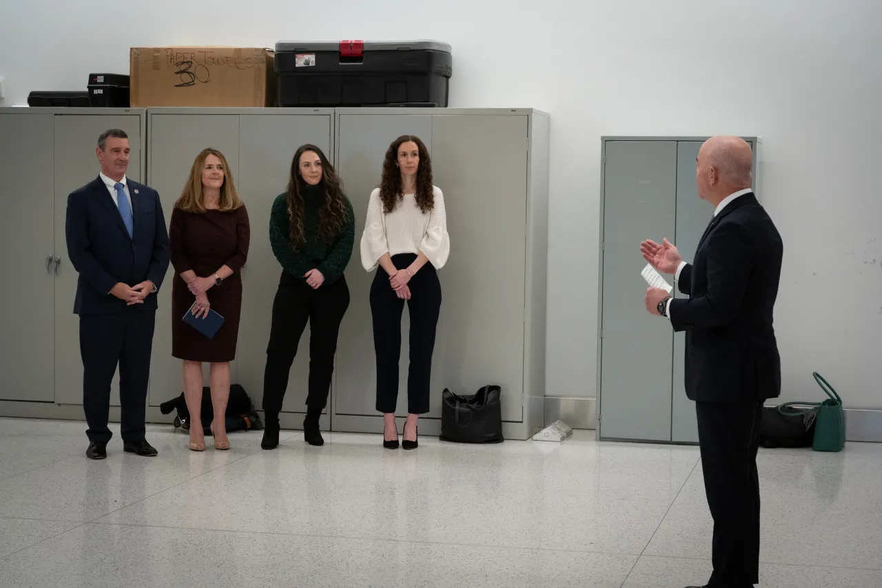 Image: DHS Secretary Alejandro Mayorkas Swears In TSA Administrator(007)