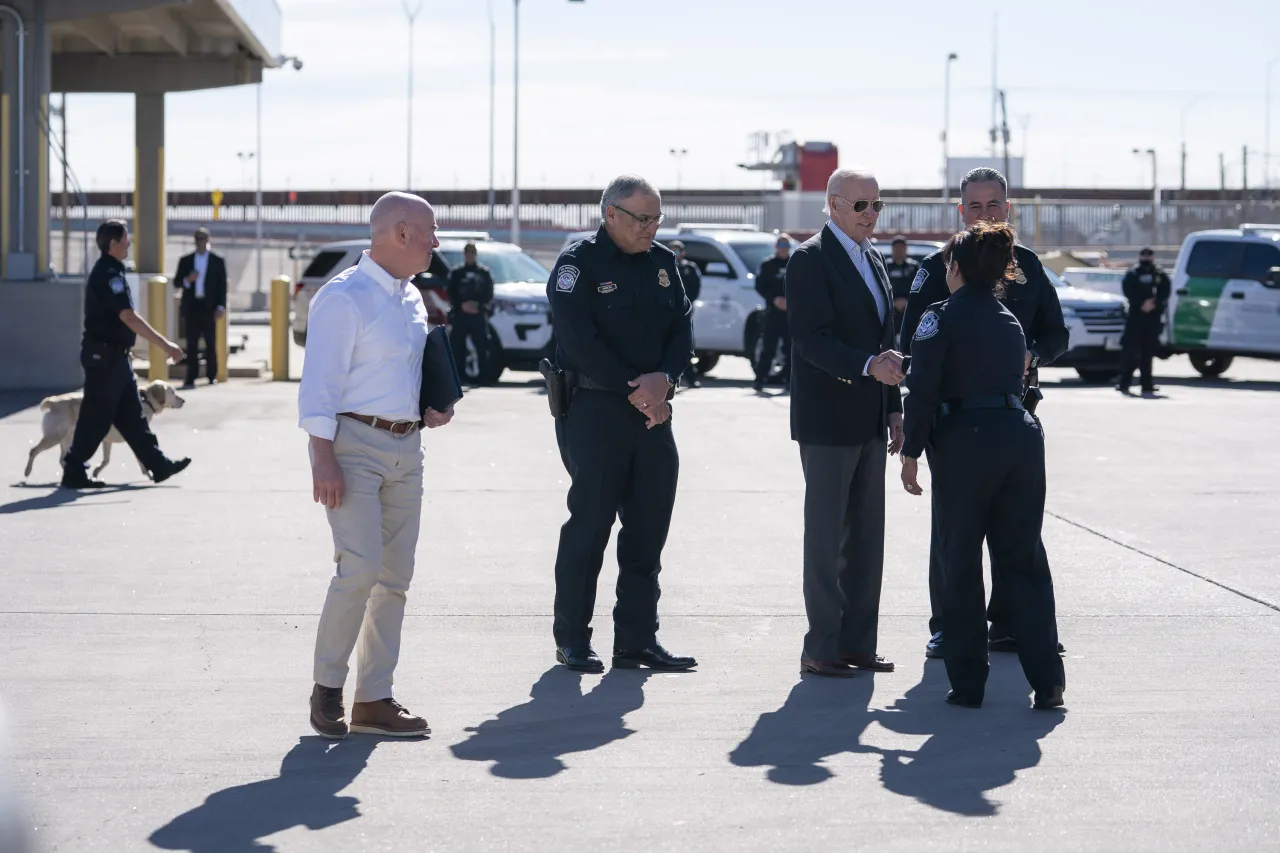 Image: DHS Secretary Alejandro Mayorkas travels to El Paso with President Biden (016)