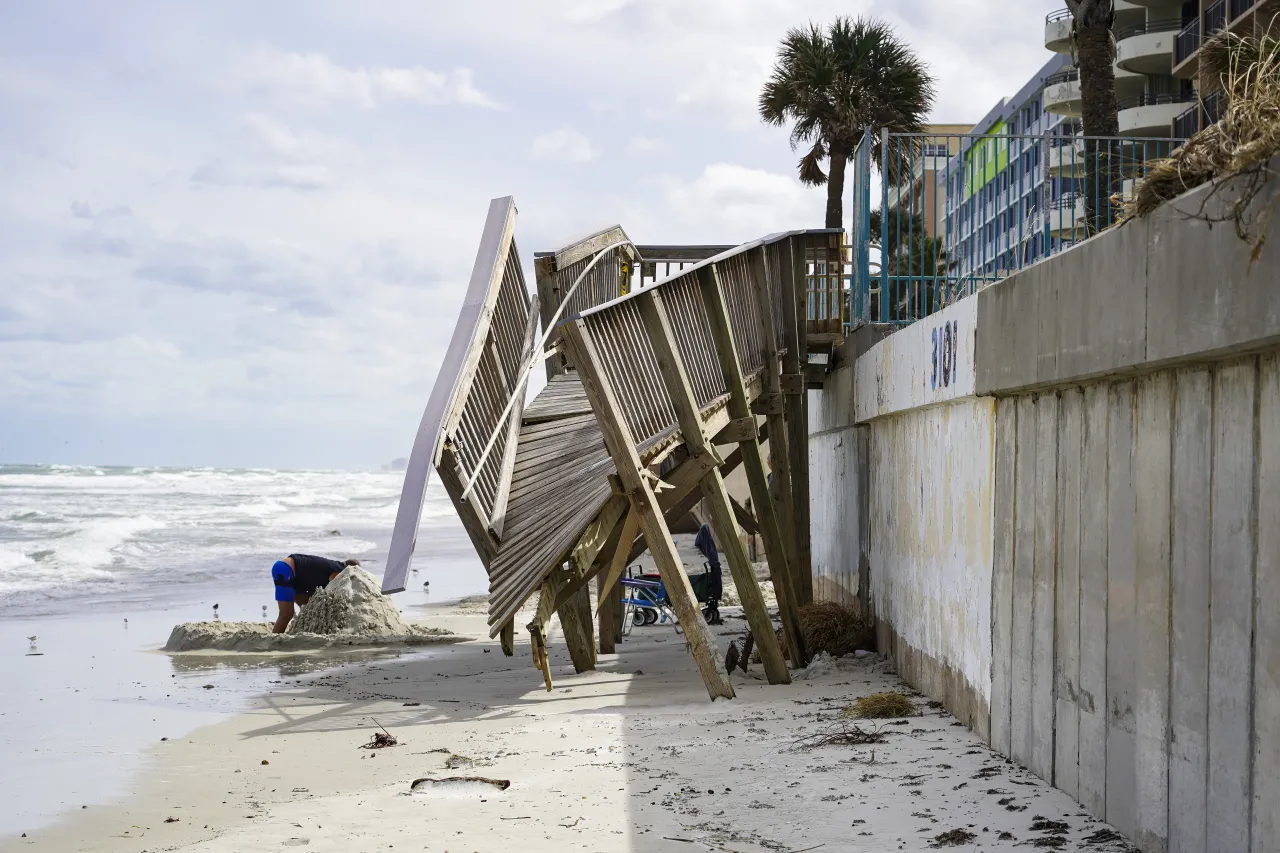 Image: Florida Beach Damaged by Hurricane Ian (3)