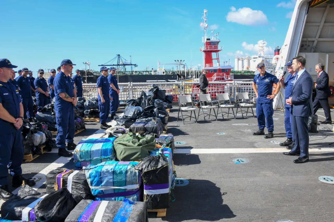 Image: Coast Guard Cutter Hamilton Drug Offload - Crew Visit (3)