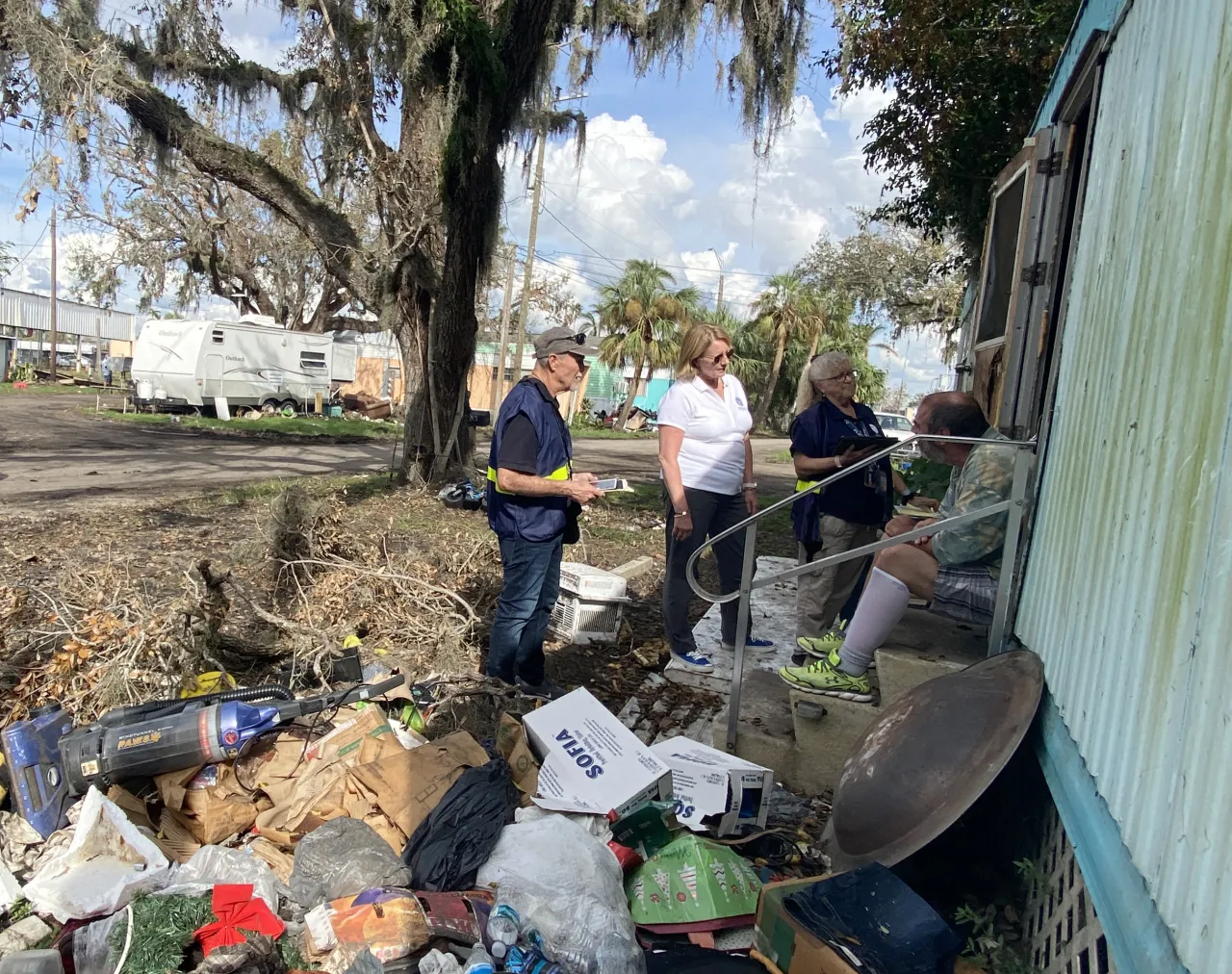 Image: FEMA Administrator Criswell Canvases Neighborhoods with Disaster Survivor Assistance Teams