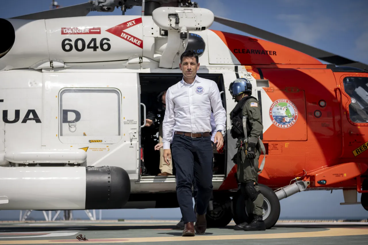 Image: Acting Secretary Wolf Tours Marine Terminal Facility (3)