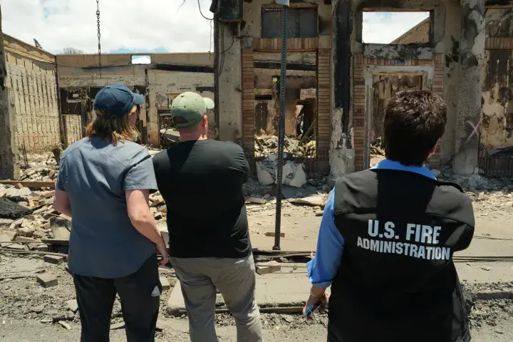 Image: Federal Emergency Response Officials Tour Hawaii Wildfire Damage with Governor Green