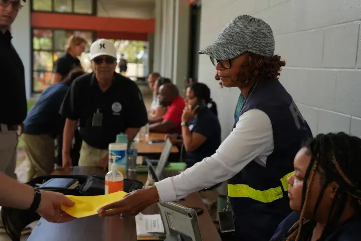 Image: FEMA Registers Wildfire Survivors for Assistance