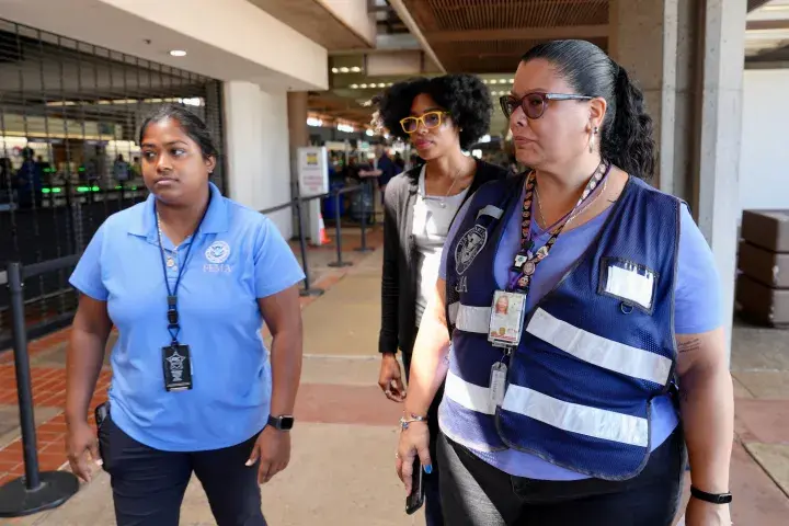 Image: FEMA Disaster Survivor Assistance Teams Distribute Registration Information to Survivors