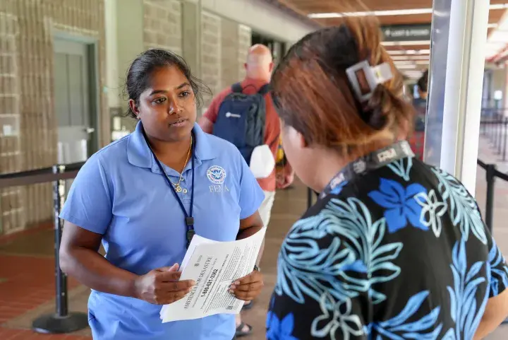 Image: FEMA Disaster Survivor Assistance Teams Distribute Registration Information to Survivors