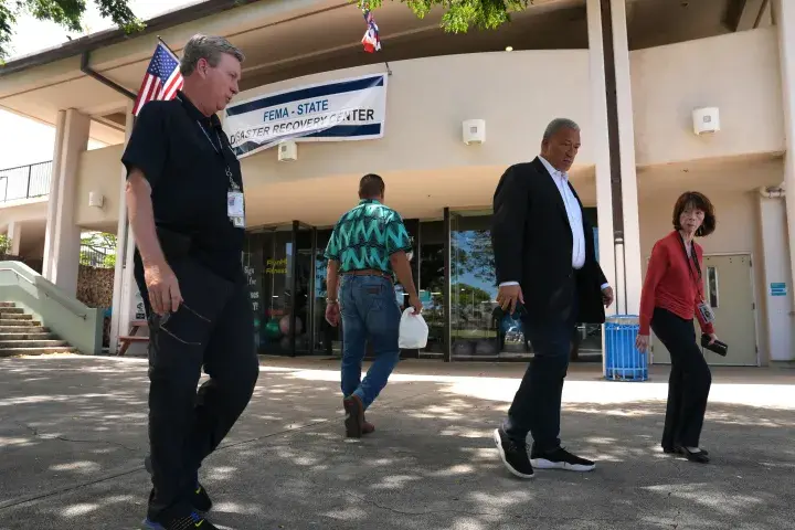 Image: Maui Mayor Bissen Visits FEMA Disaster Recovery Center