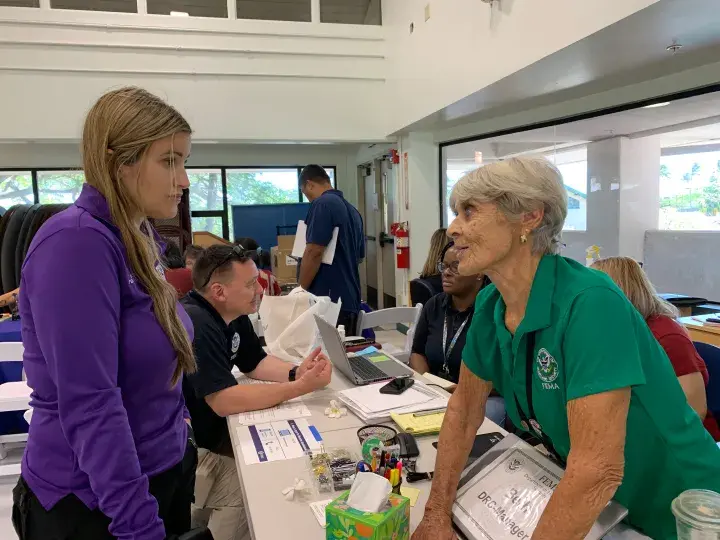 Image: FEMA Psychologist Assists Staff in Hawaii