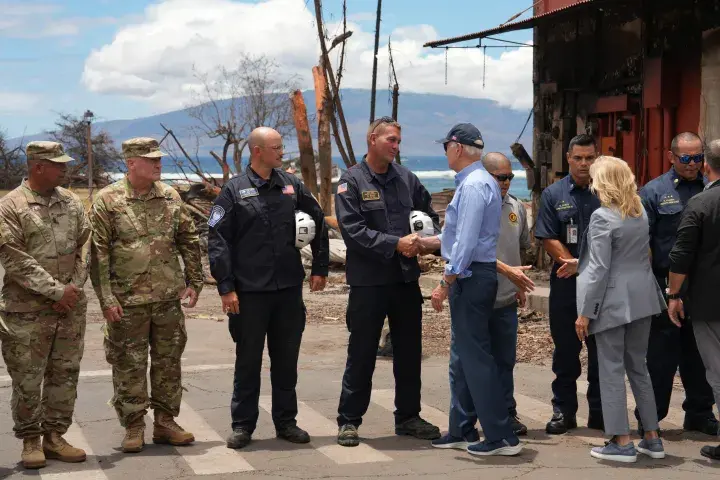 Image: President Biden Surveys Hawaii Wildfire Damage