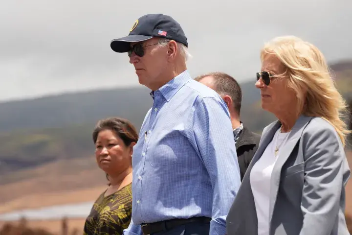 Image: President Biden Surveys Hawaii Wildfire Damage