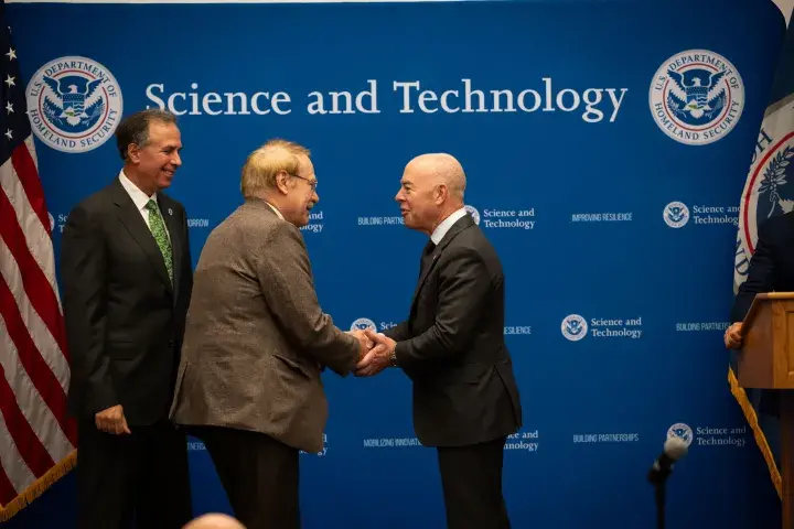 Image: DHS Secretary Alejandro Mayorkas Gives Remarks at Science and Technology Office Opening  (020)