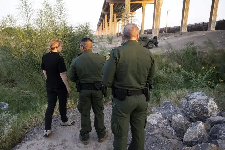 Image: DHS Acting Deputy Secretary Kristie Canegallo Visits the U.S./Mexico Border   (031)