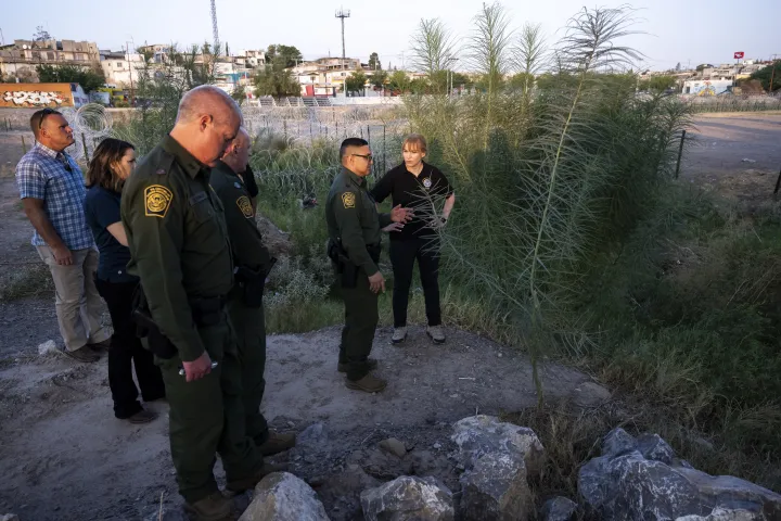 Image: DHS Acting Deputy Secretary Kristie Canegallo Visits the U.S./Mexico Border   (032)