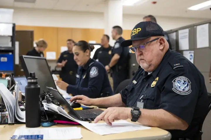 Image: DHS Acting Deputy Secretary Kristie Canegallo Tours the U.S. Customs and Border Protection Paso del Norte Port of Entry  (076)