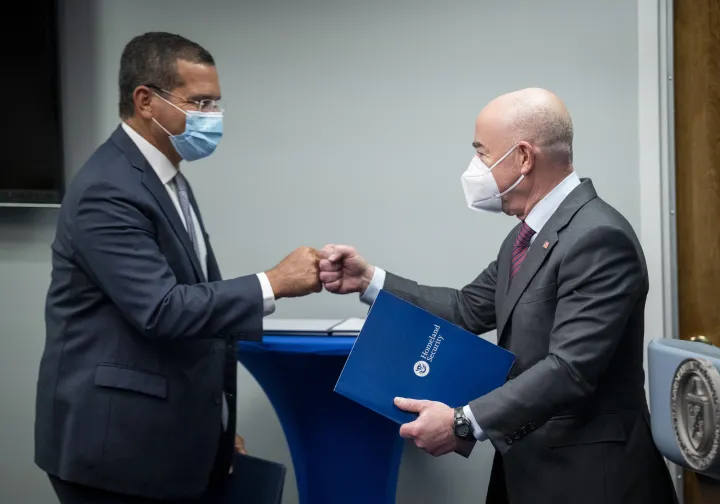 Image: DHS Secretary Alejandro Mayorkas Signs a Memorandum of Understanding (017)