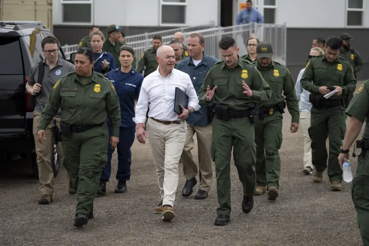 Image: DHS Secretary Alejandro Mayorkas Visits the Donna Processing Center (034)