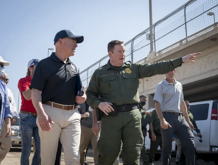 Image: DHS Secretary Alejandro Mayorkas Tours Del Rio International Bridge (8)