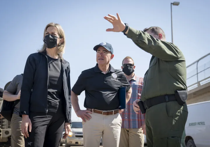 Image: DHS Secretary Alejandro Mayorkas Tours Del Rio International Bridge (5)