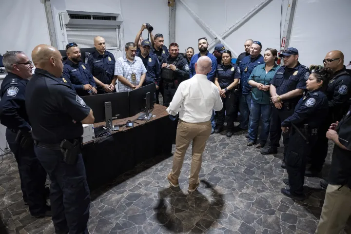 Image: DHS Secretary Alejandro Mayorkas Travels to Brownsville, Texas  (248)