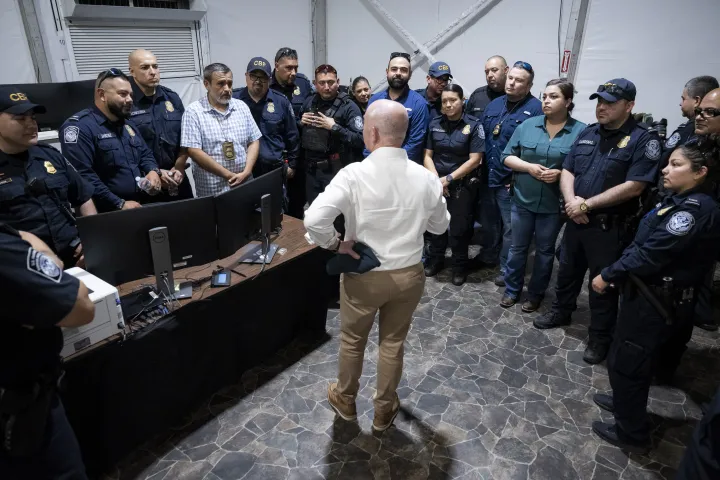 Image: DHS Secretary Alejandro Mayorkas Travels to Brownsville, Texas  (247)