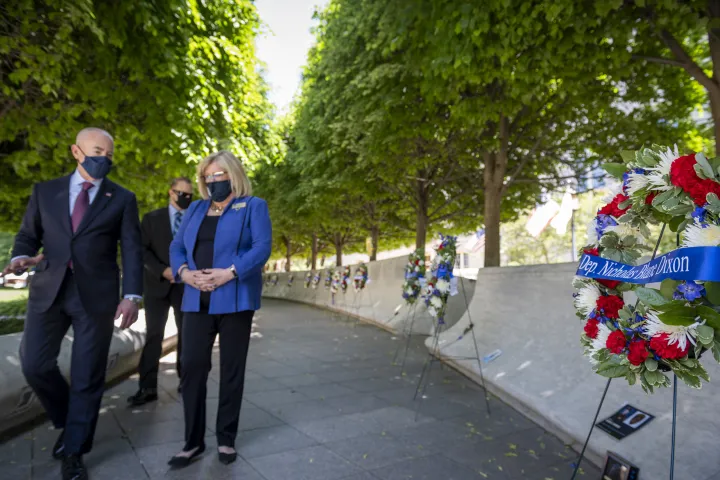 Image: DHS Secretary Alejandro Mayorkas Participates in Wreath Laying at the National Law Enforcement Officer Memorial (04)