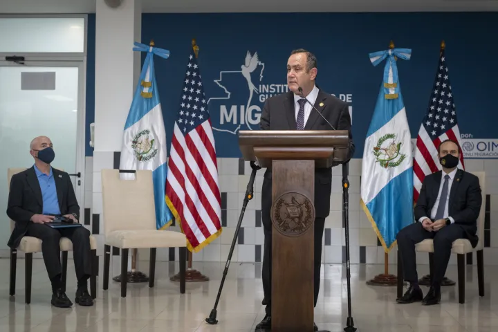 Image: DHS Secretary Alejandro Mayorkas Cuts Ribbon at Migration Center (16)