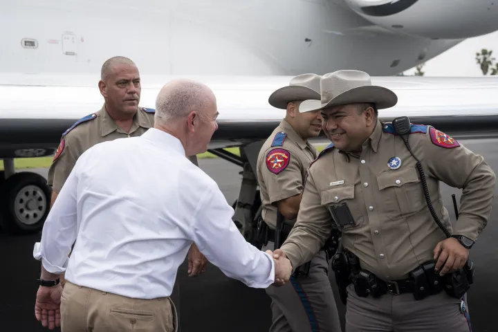 Image: DHS Secretary Alejandro Mayorkas Travels to Brownsville, Texas  (265)