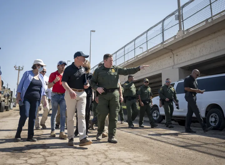 Image: DHS Secretary Alejandro Mayorkas Tours Del Rio International Bridge (7)