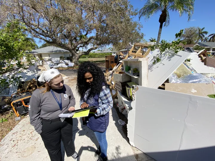 Image: FEMA Canvasses Neighborhoods After Hurricane Ian (2)