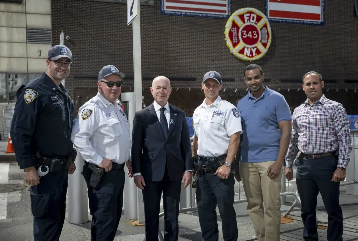 Image: DHS Secretary Alejandro Mayorkas Visits FDNY Firehouse (6)