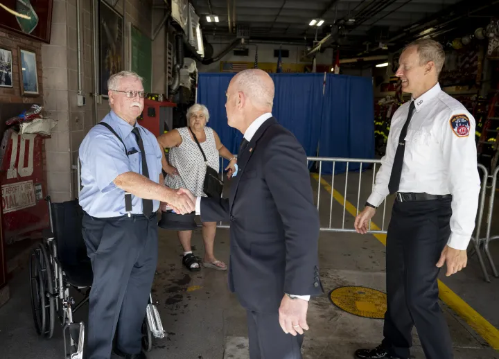 Image: DHS Secretary Alejandro Mayorkas Visits FDNY Firehouse (7)