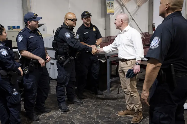 Image: DHS Secretary Alejandro Mayorkas Travels to Brownsville, Texas  (242)