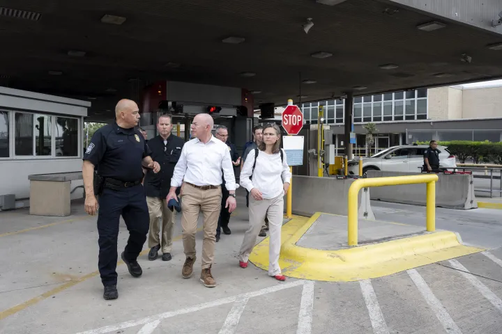 Image: DHS Secretary Alejandro Mayorkas Travels to Brownsville, Texas  (230)