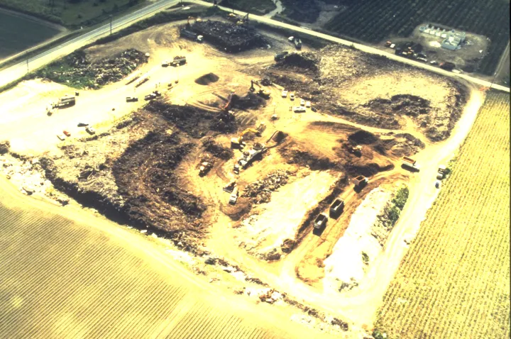 Image: Hurricane Andrew - An aerial view of damage and flooding (2)