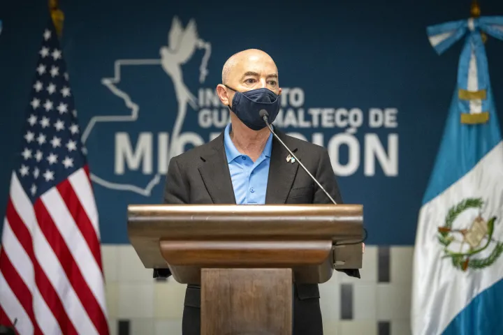 Image: DHS Secretary Alejandro Mayorkas Cuts Ribbon at Migration Center (09)