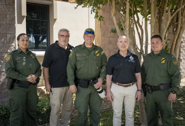 Image: DHS Secretary Alejandro Mayorkas Meets with Border Patrol (3)