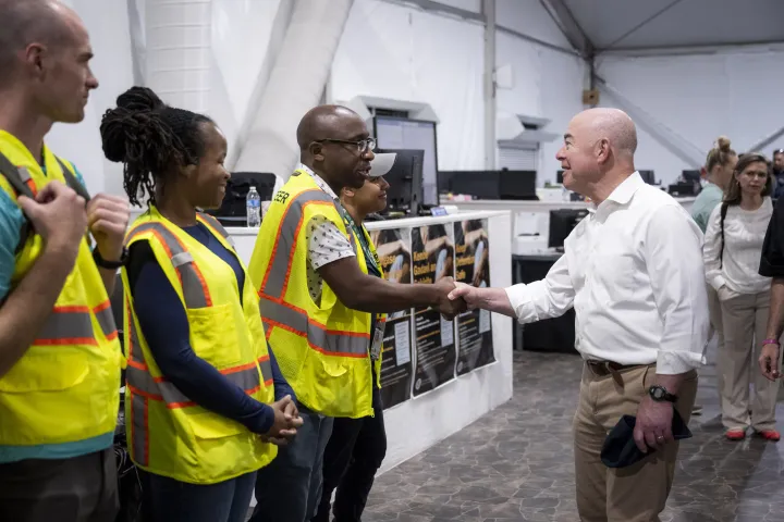 Image: DHS Secretary Alejandro Mayorkas Travels to Brownsville, Texas  (251)