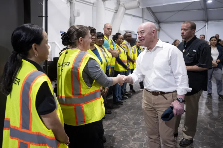 Image: DHS Secretary Alejandro Mayorkas Travels to Brownsville, Texas  (254)