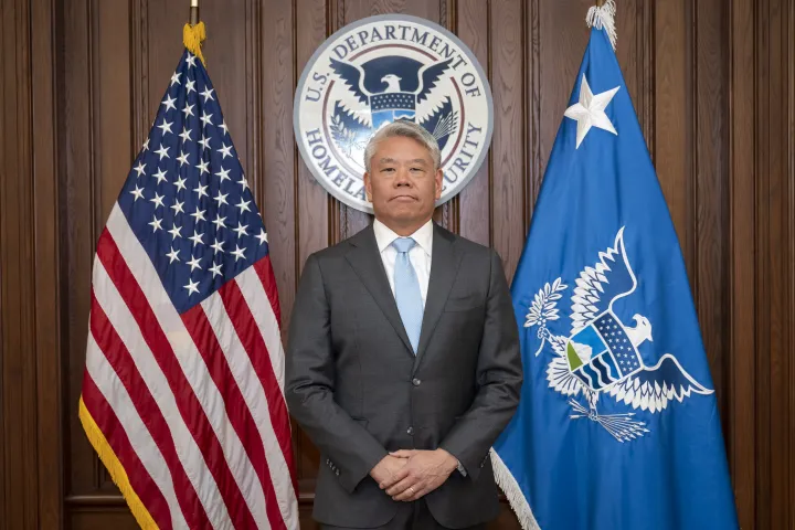 Image: DHS Deputy Secretary John K. Tien Wears Blue to Raise Awareness of Human Trafficking (007)